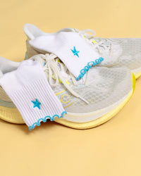 Flatlay GG - Fast Frill Quarter Sock - GG- White-Baltic Sea