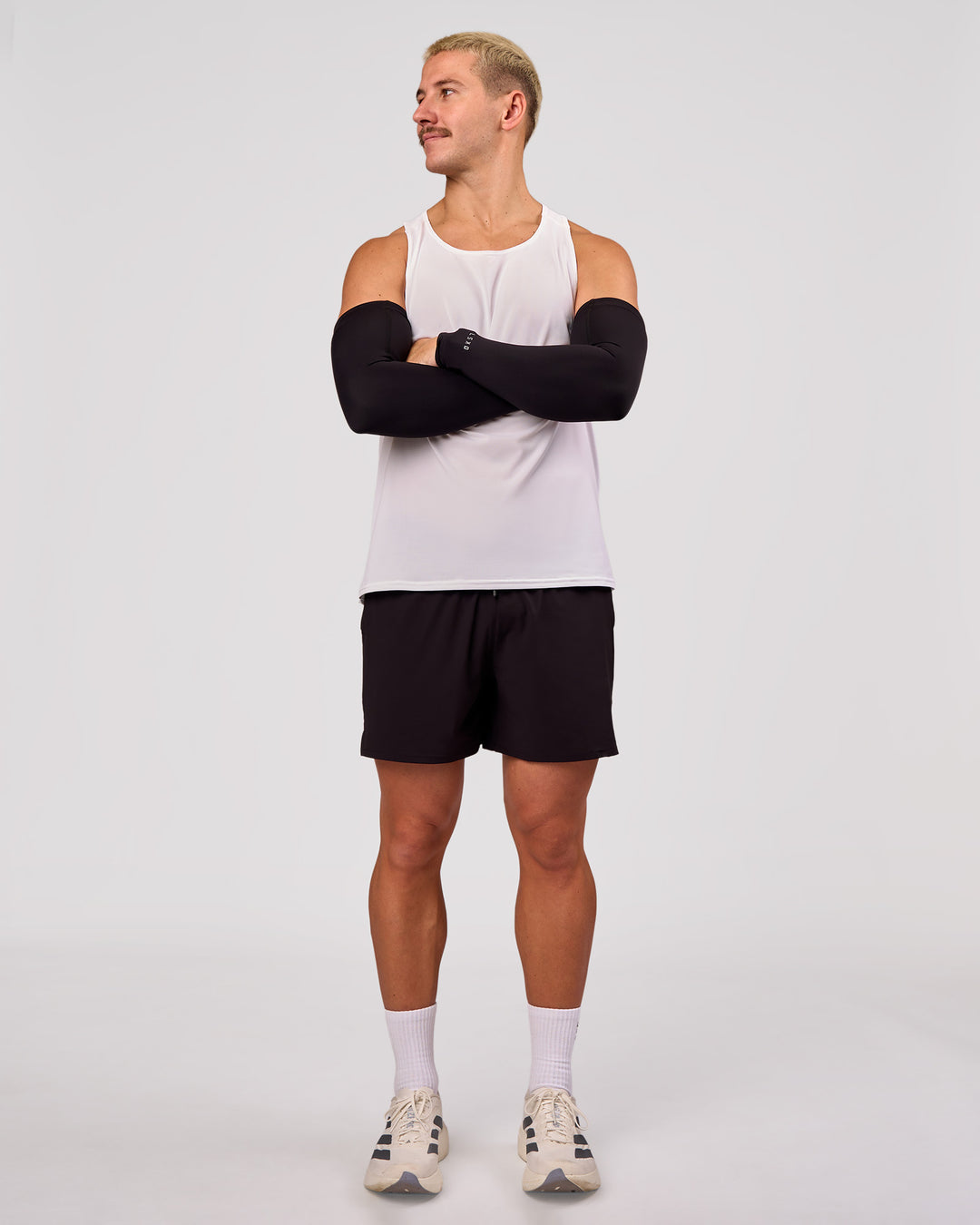 Man wearing Pace Run Sleeves - Black - view 8