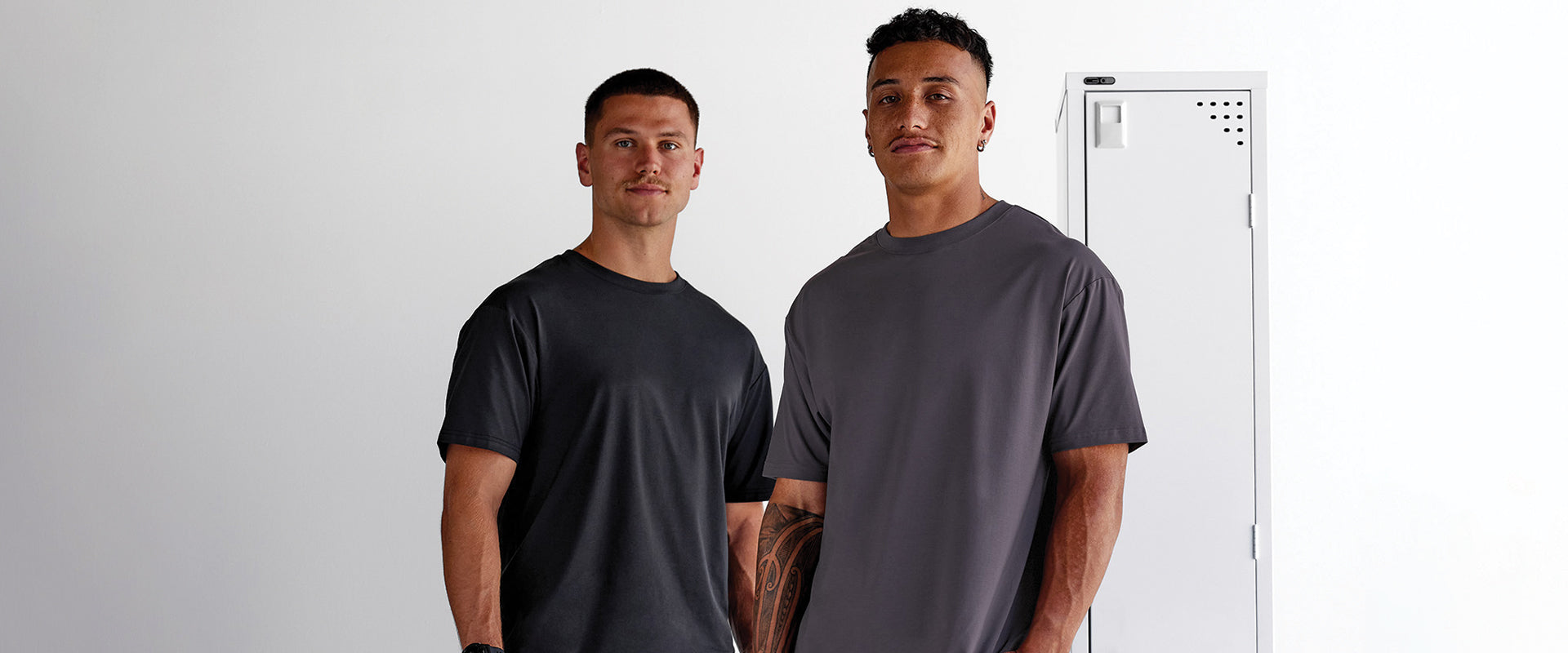 We researched advanced blends and landed on aninnovative solution: Pima cotton mixed with durable nylon, delivering long-lasting softness, durability and incredible shape retention. Not only does it feel brand new wear after wear, but the added wrinkle resistance makes it the ideal piece for life on the move—especially travel.