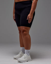 Woman wearing Fusion Ultra High-Rise 9" Short Pockets - Black | Model:Jordie | Size:2XL