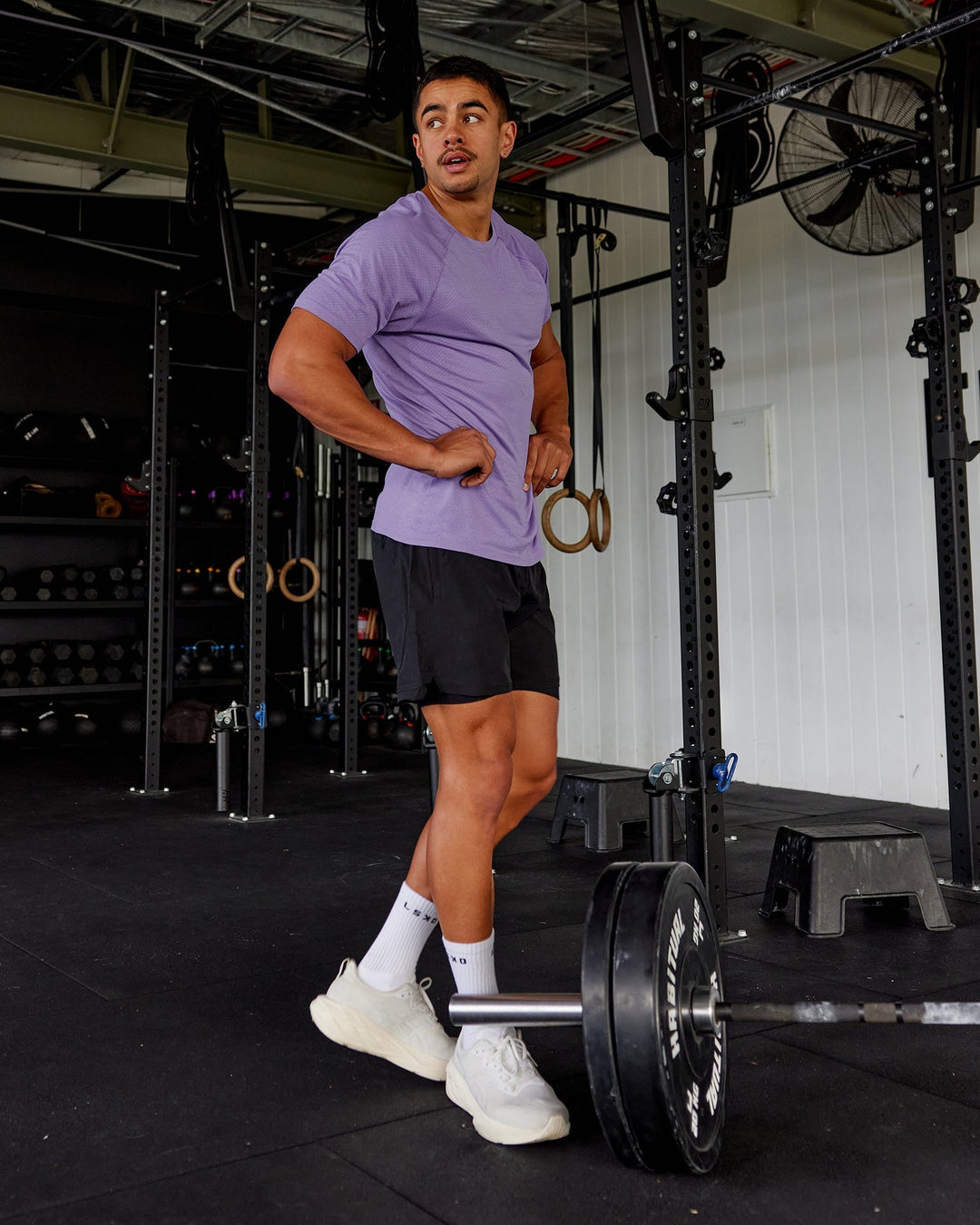 Man wearing AeroFLX+ Seamless Tee - Dahlia Purple Marl