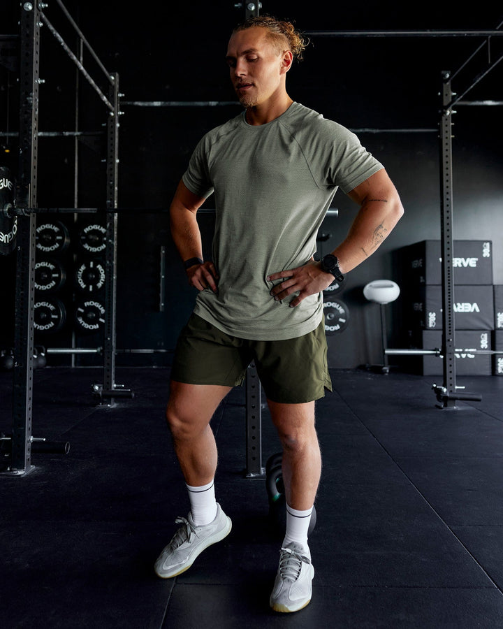 Man wearing AeroFLX+ Seamless Tee - Iceberg Green Marl
