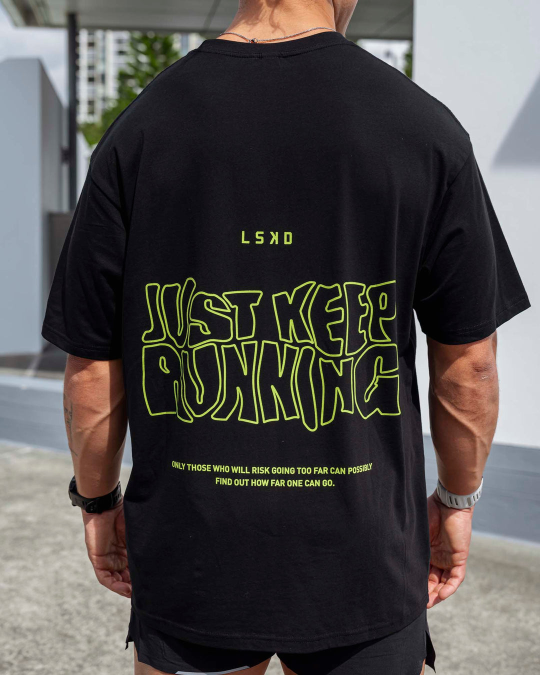 Man wearing Unisex Leg It FLXCotton Tee Oversize - Black-Volt