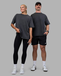 Duo wearing Easy FLXCotton Tee Oversize - Black Washed | Model:Both | Size:Duo | Thumbnail Index: 0