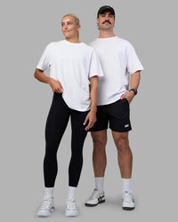 Duo wearing Easy FLXCotton Tee Oversize - White | Model:Both | Size:Duo | Thumbnail Index: 0