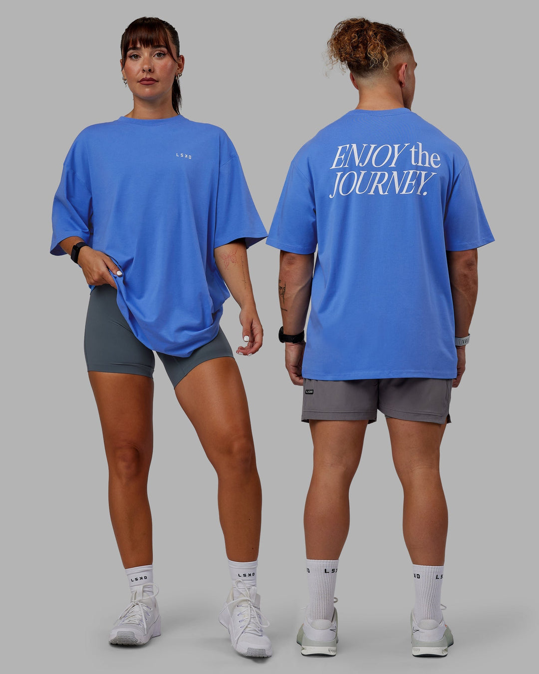 Duo wearing Unisex VS1 FLXCotton Tee Oversize - Ultramarine-White