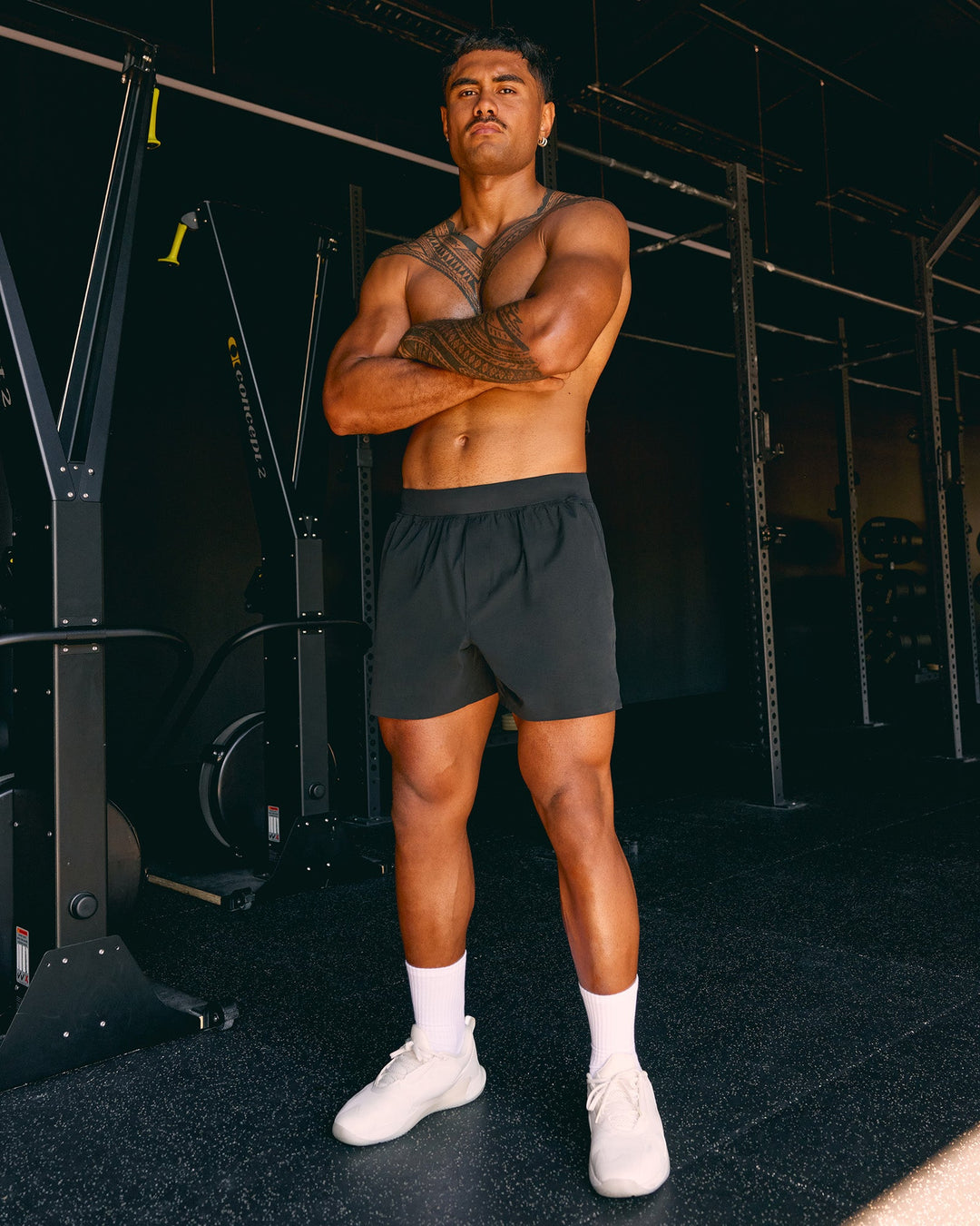 Man wearing Hybrid 5&quot; Short - Black-Reflective | Model:Xav | Size:L