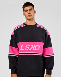 Man wearing A-Team Sweater Oversize - Caviar-Ultra Pink-Candy Pink | Model:Jackson | Size:L