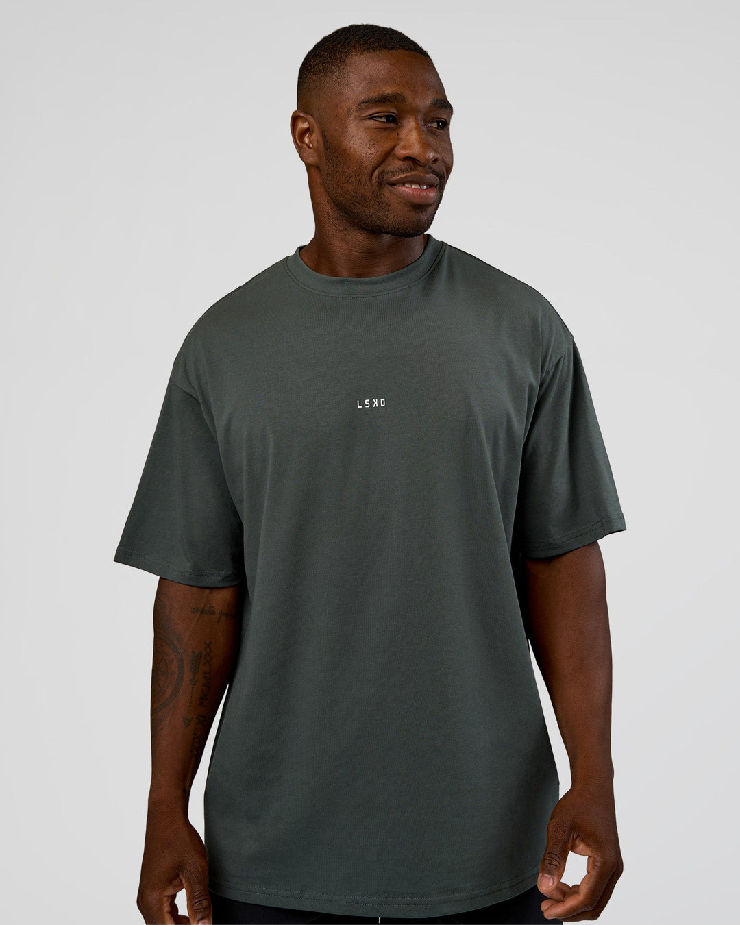 Man wearing Abstract Haze FLXCotton Tee - Carbon Green-Cantaloupe | Model:Sam | Size:L