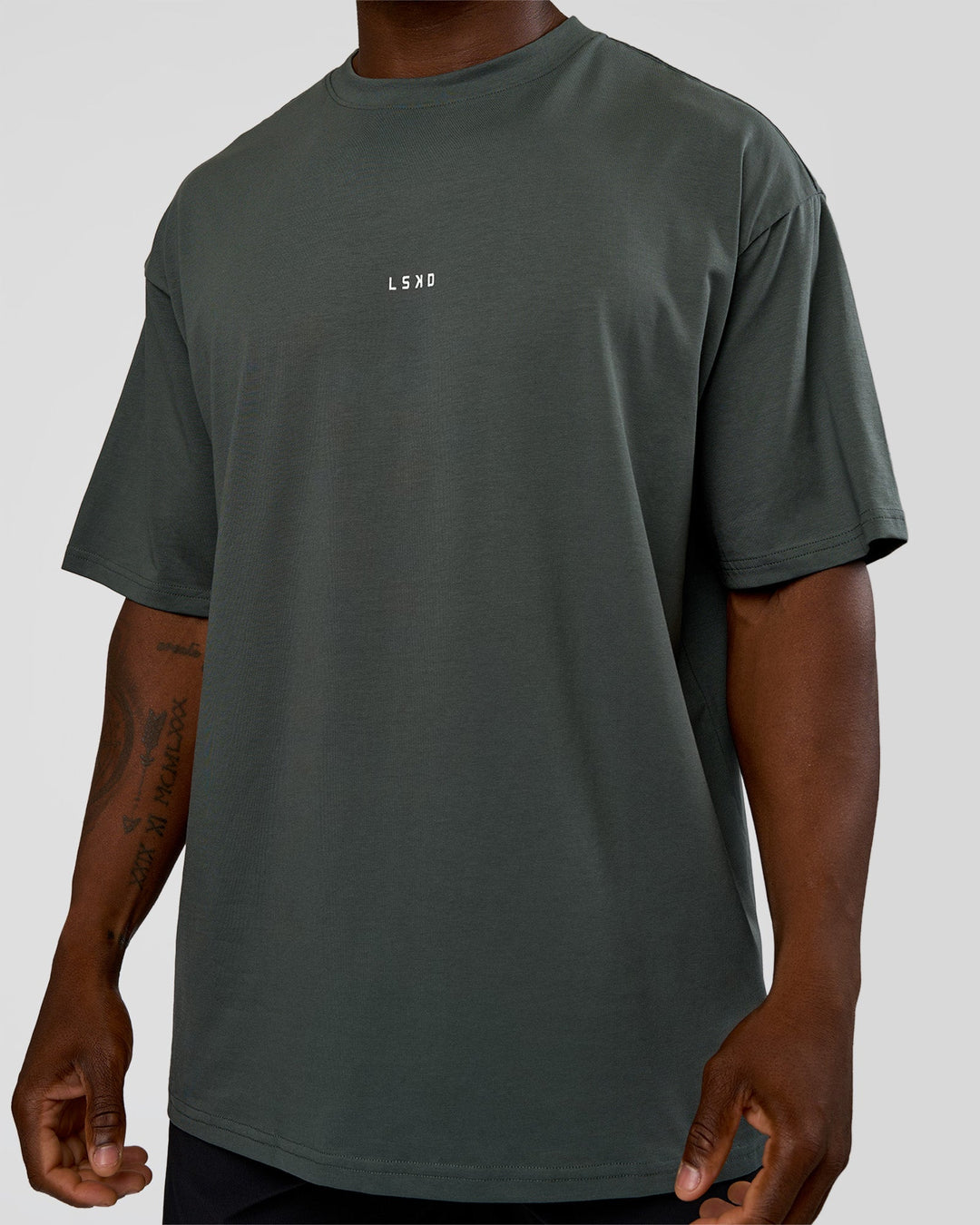 Man wearing Abstract Haze FLXCotton Tee - Carbon Green-Cantaloupe | Model:Sam | Size:L