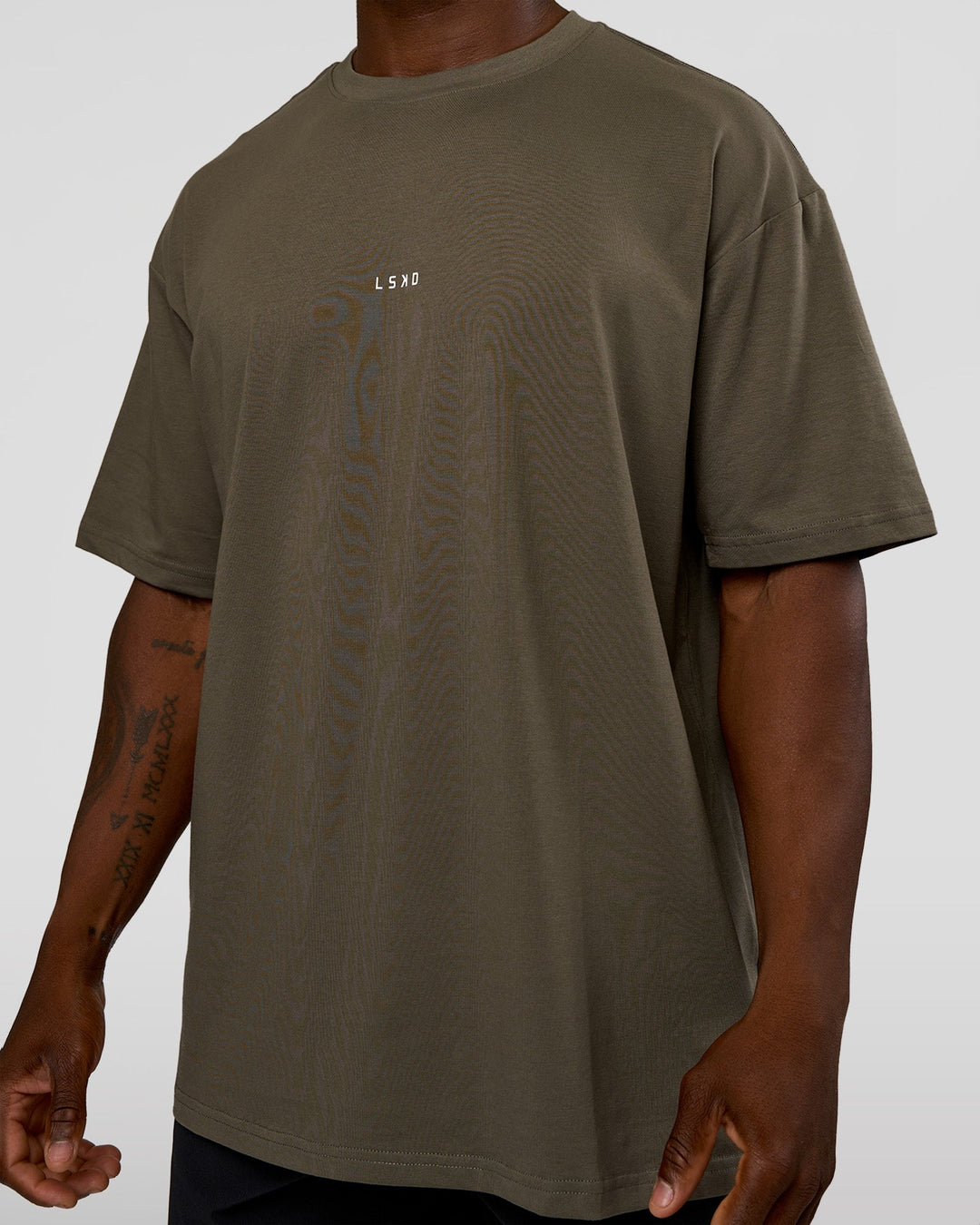 Man wearing Abstract Haze FLXCotton Tee - Walnut Grey-White | Model:Sam | Size:L