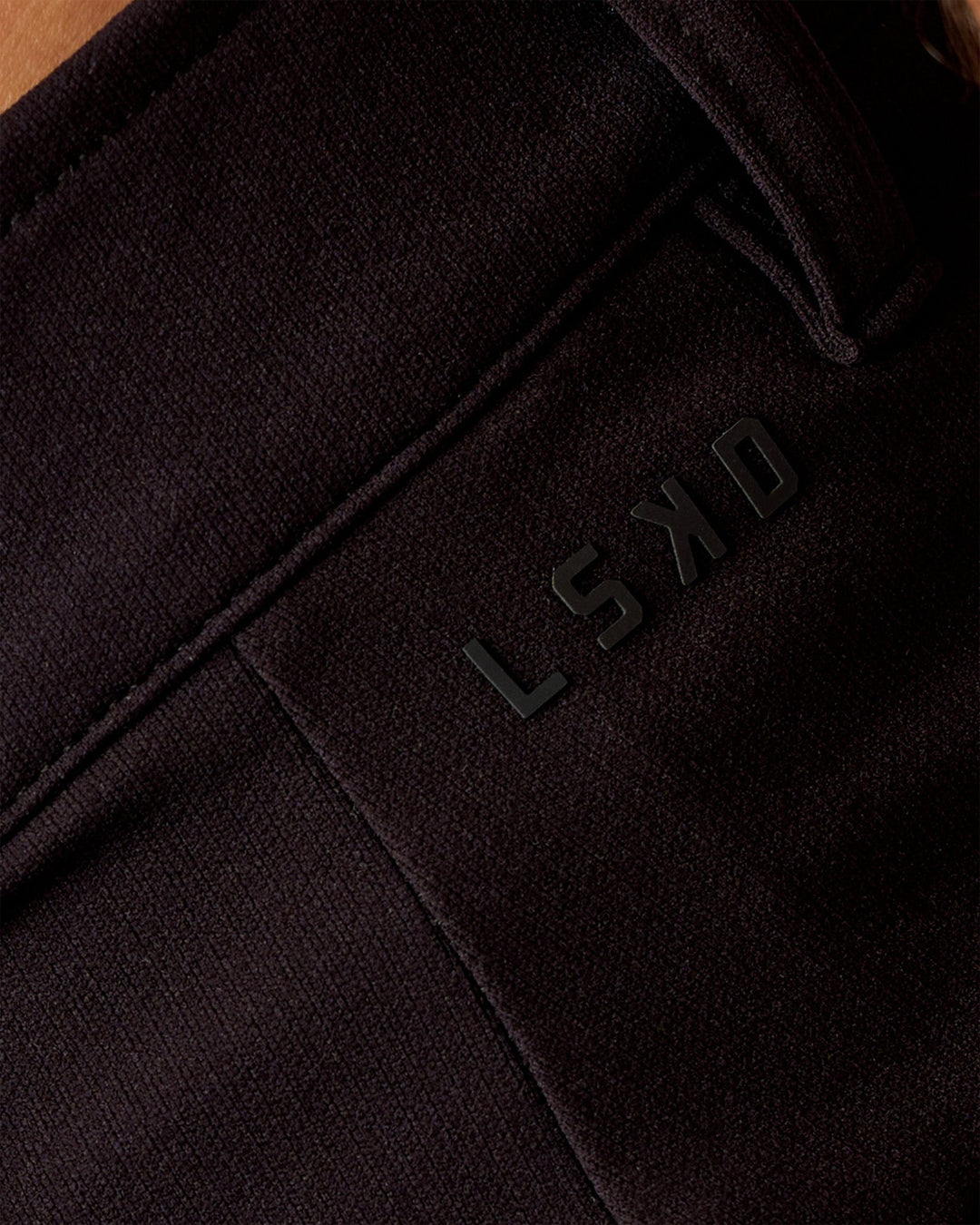 Man wearing All Day ZeroCrease™ Regular 8" Short - Black | Model:Liam | Size:34