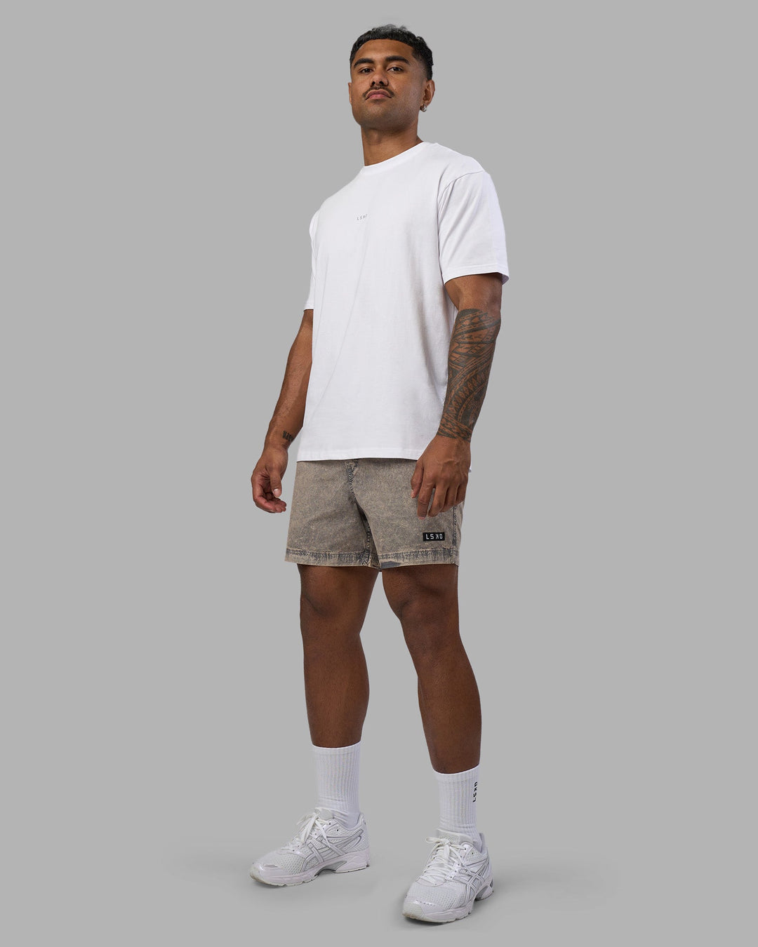 Man wearing Daily Pigment 5" Short - Pigment Slate | Model:Xav | Size:L