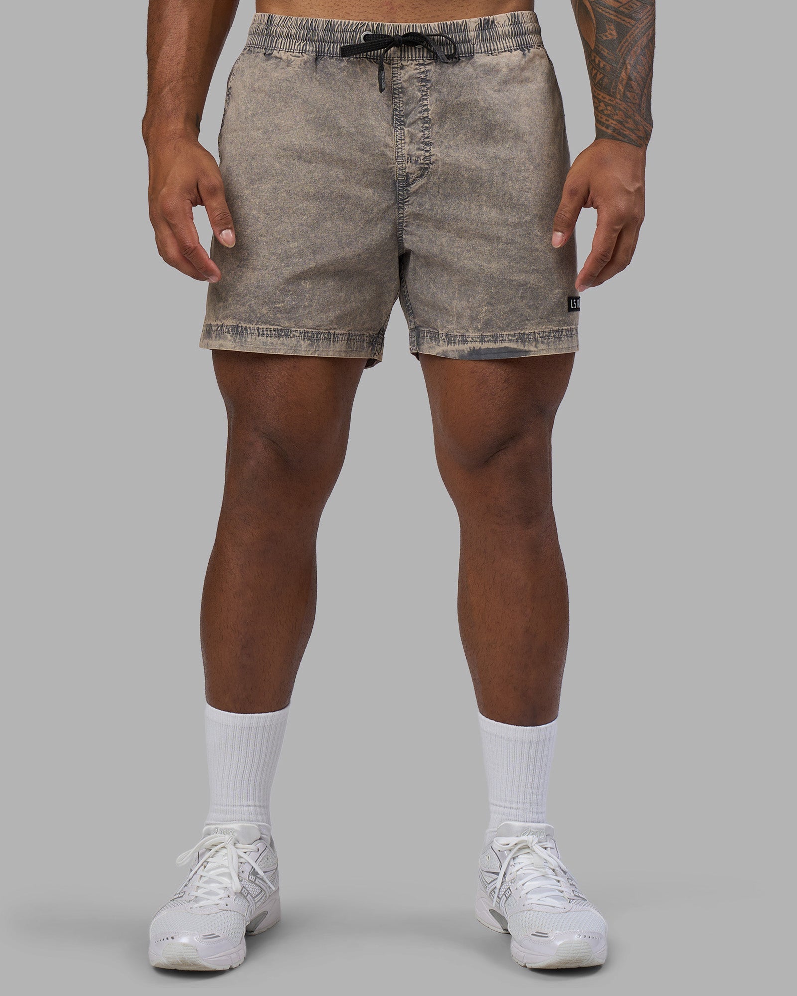 Man wearing Daily Pigment 5" Short - Pigment Slate | Model:Xav | Size:L