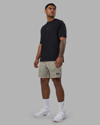 Man wearing Daily Short Pigment 7" - Pigment Slate | Model:Xav | Size:L