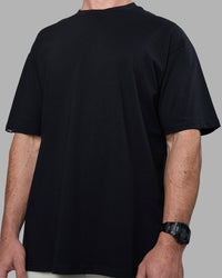Man wearing Easy FLXCotton Tee Oversize - Black | Model:Adam | Size:L | Thumbnail Index: 7