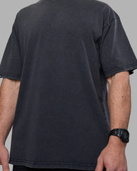 Man wearing Easy FLXCotton Tee Oversize - Black Washed | Model:Adam | Size:L | Thumbnail Index: 9