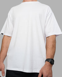 Man wearing Easy FLXCotton Tee Oversize - White | Model:Adam | Size:L | Thumbnail Index: 8