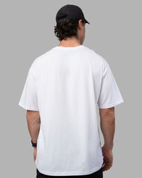Man wearing Easy FLXCotton Tee Oversize - White | Model:Adam | Size:L | Thumbnail Index: 9