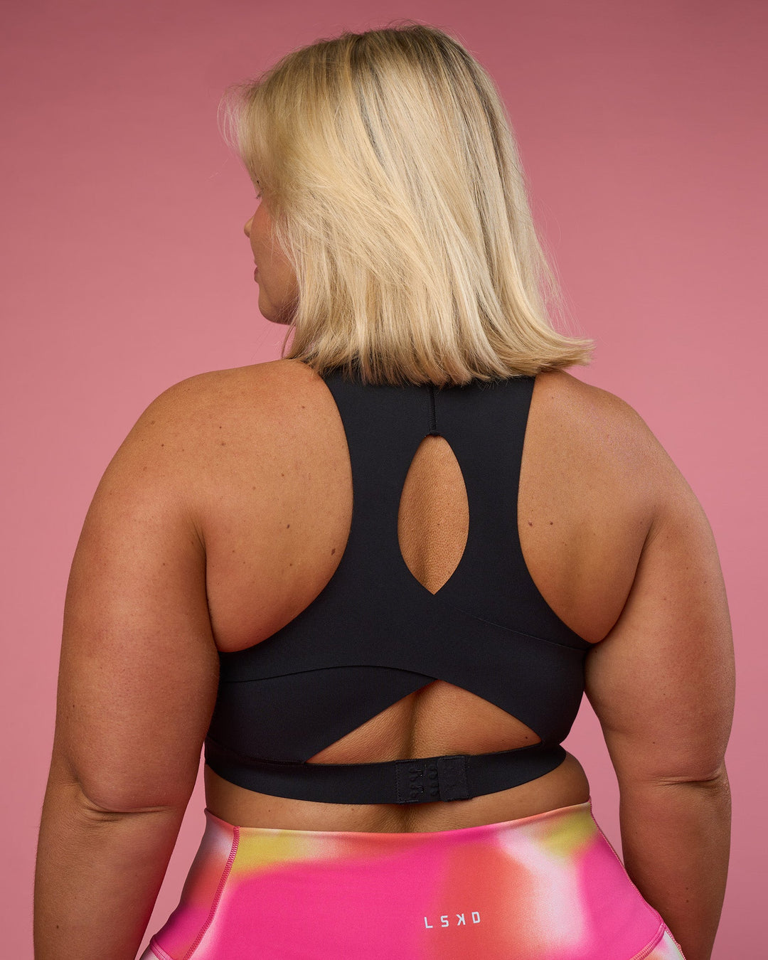 Woman wearing Fusion Sports Bra 2.0 - Black | Model:Bianca | Size:L