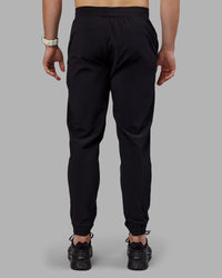 Man wearing Lift Jogger - Black | Model:Tom | Size:L