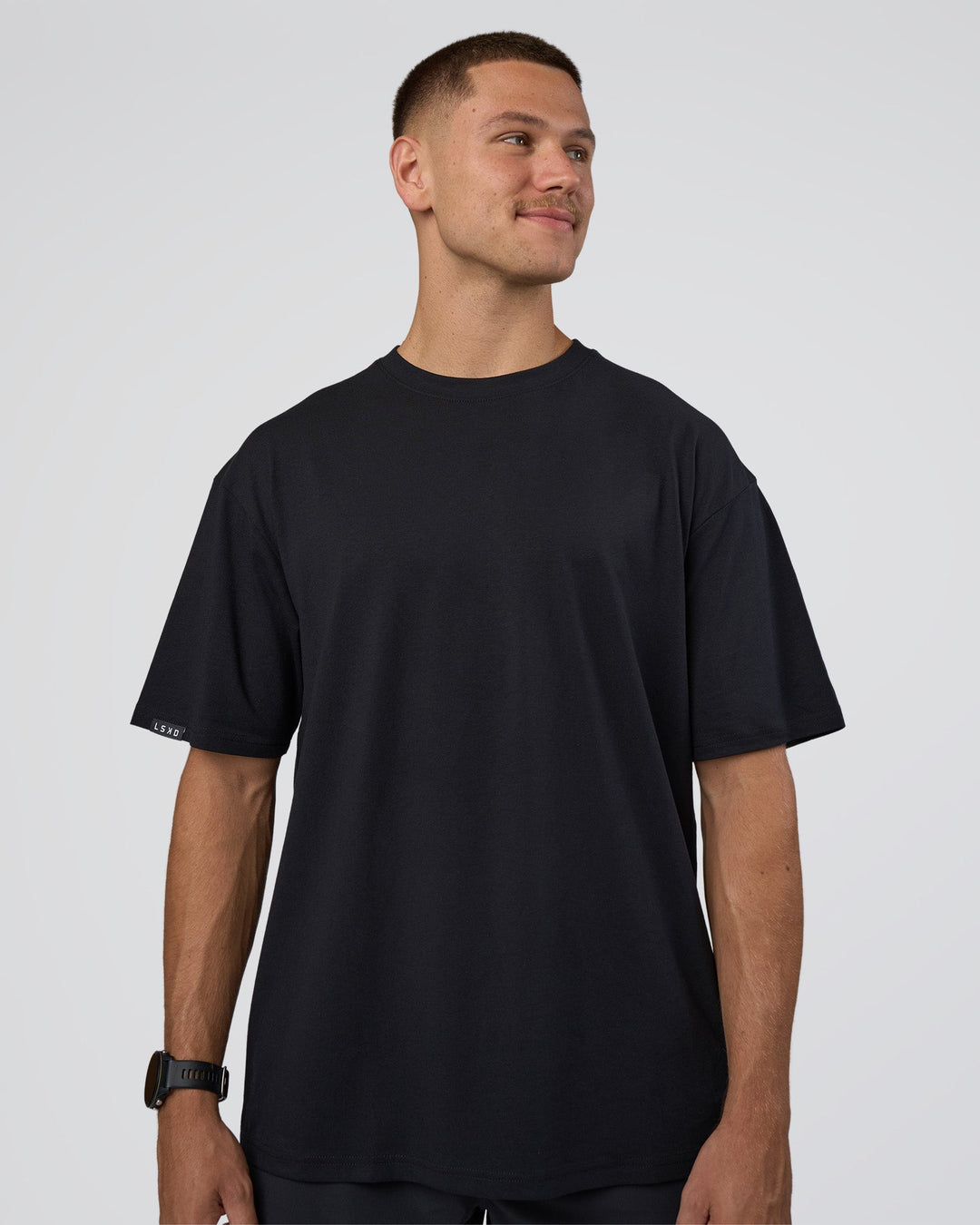 Man wearing Lifting Club FLXCotton Tee Oversize - Black-White-Red | Model:Nikola | Size:L