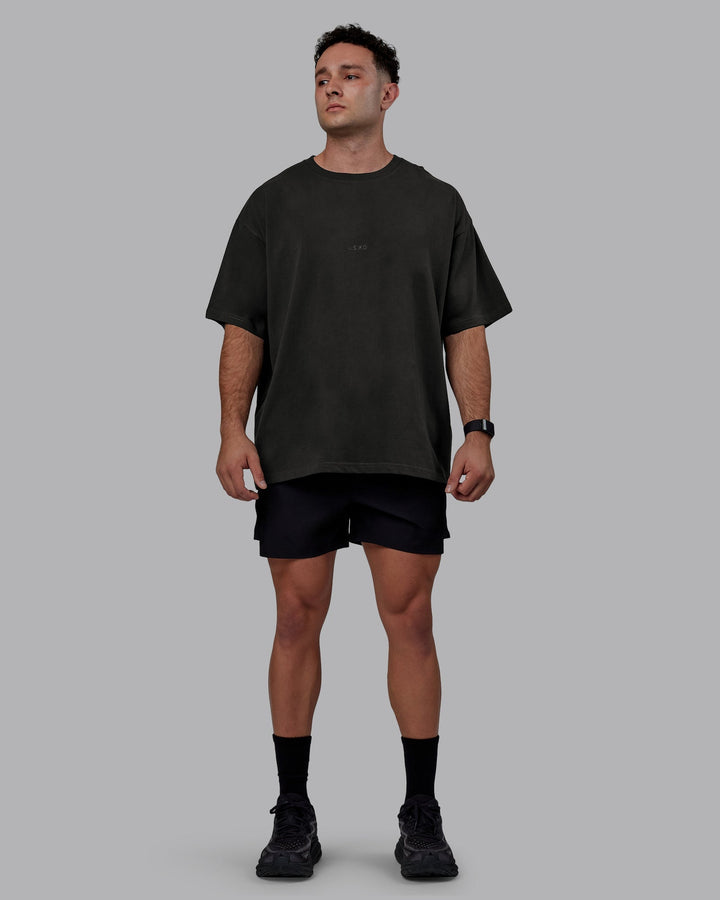 Man wearing MVP Heavyweight Tee Oversize - Pirate Black
