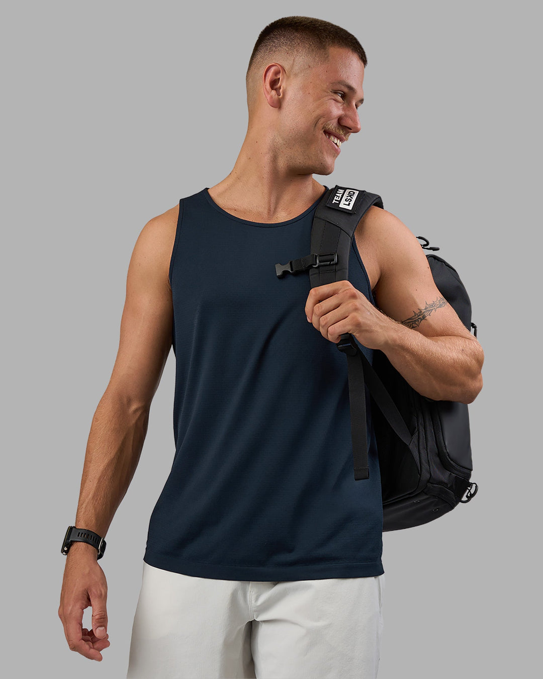 Man wearing AeroFLX+ Seamless Tank - Navy/Navy | Model:Nikola | Size:L