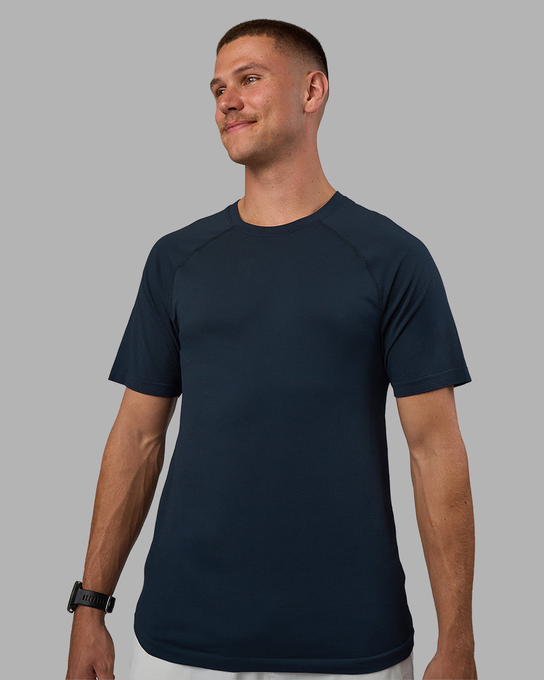 Man wearing AeroFLX+ Seamless Tee - Navy/Navy | Model:Nikola | Size:L