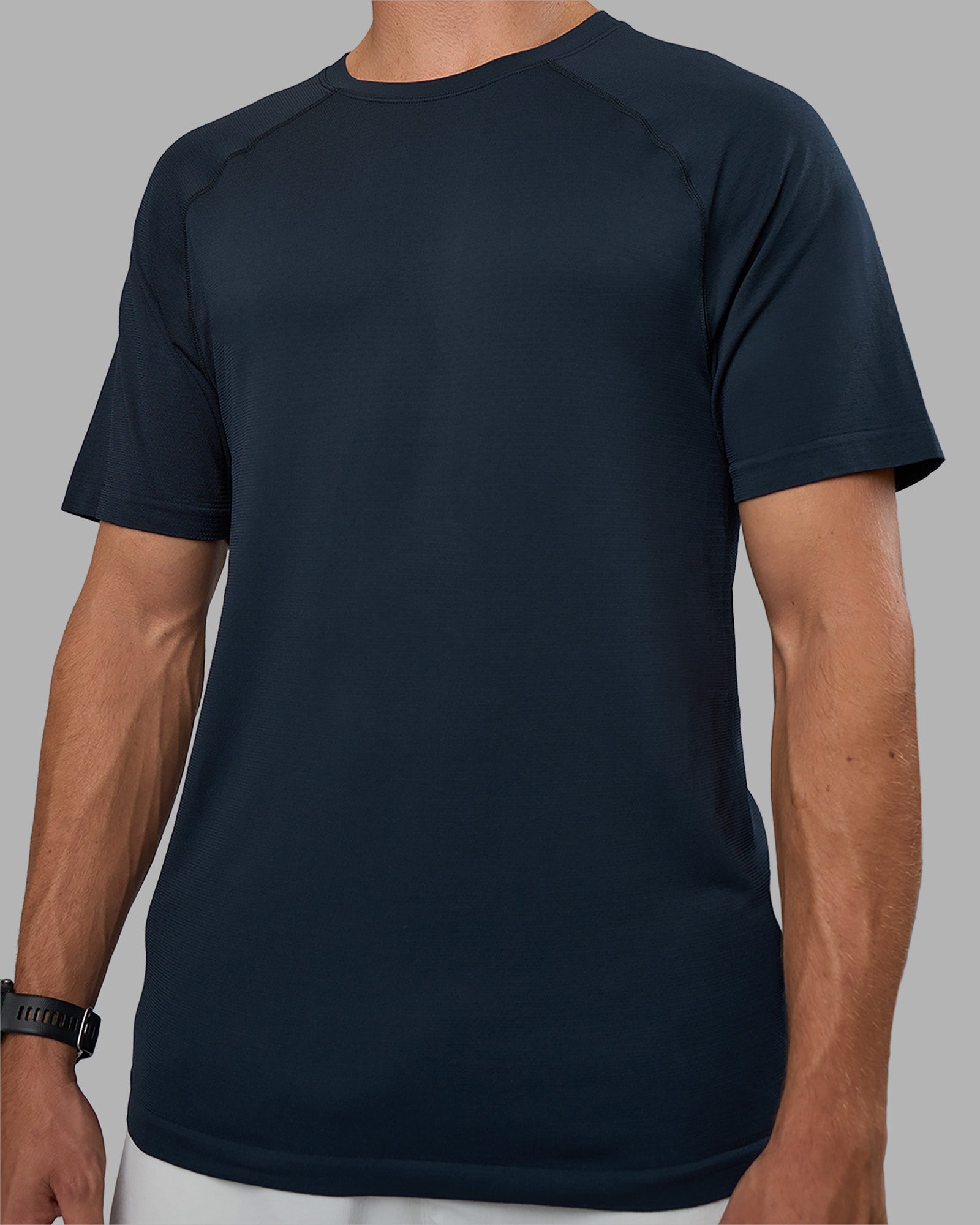 Man wearing AeroFLX+ Seamless Tee - Navy/Navy | Model:Nikola | Size:L