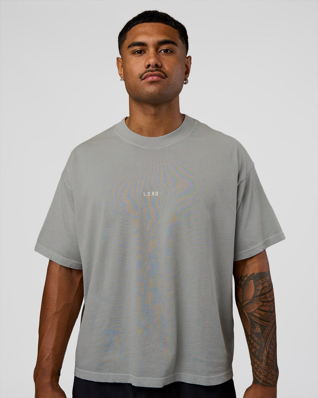 Man wearing Oversized Heavyweight Boxed Tee - Light Grey Marl | Model:Xav | Size:L