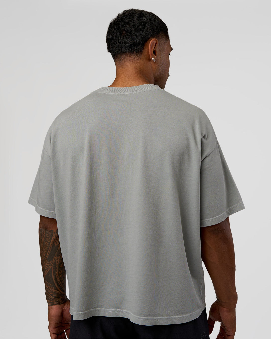 Man wearing Oversized Heavyweight Boxed Tee - Light Grey Marl | Model:Xav | Size:L