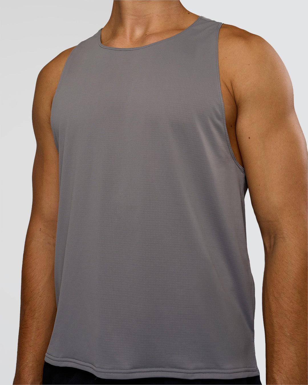 Man wearing Pace Running Tank 3.0  - Storm Front | Model:Jackson | Size:L