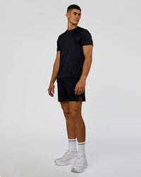 Man wearing Pace Running Tee 3.0  - Black | Model:Jackson | Size:L