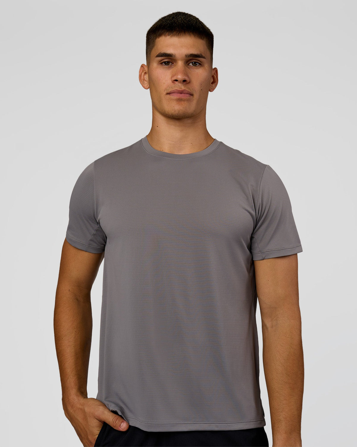 Man wearing Pace Running Tee 3.0  - Storm Front | Model:Jackson | Size:L
