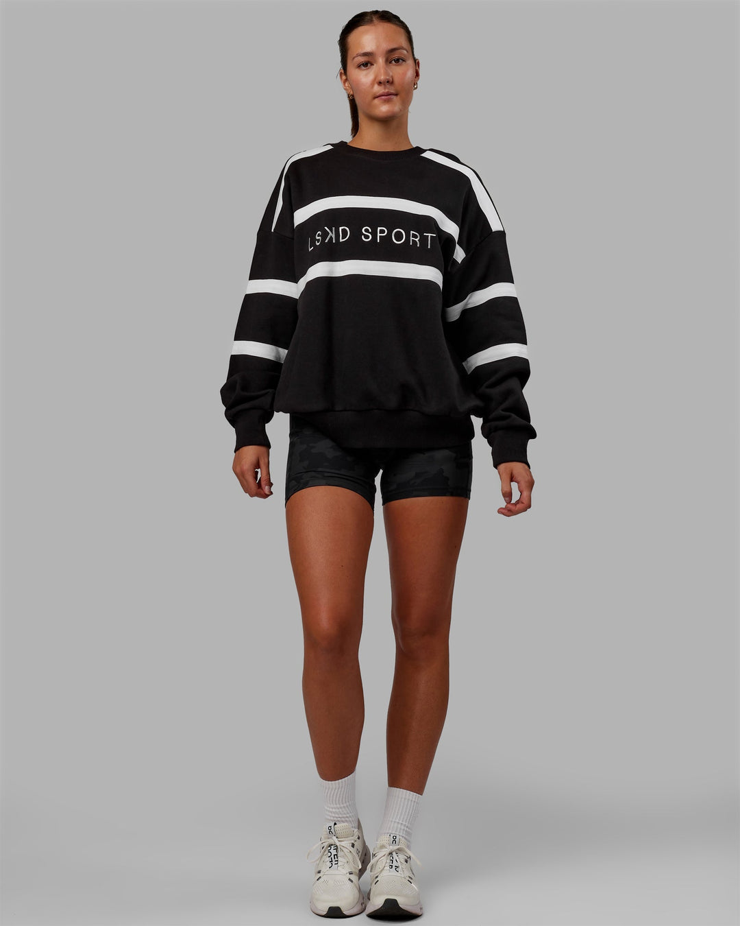 Woman wearing Unisex Collateral Sweater Oversize - Black-White