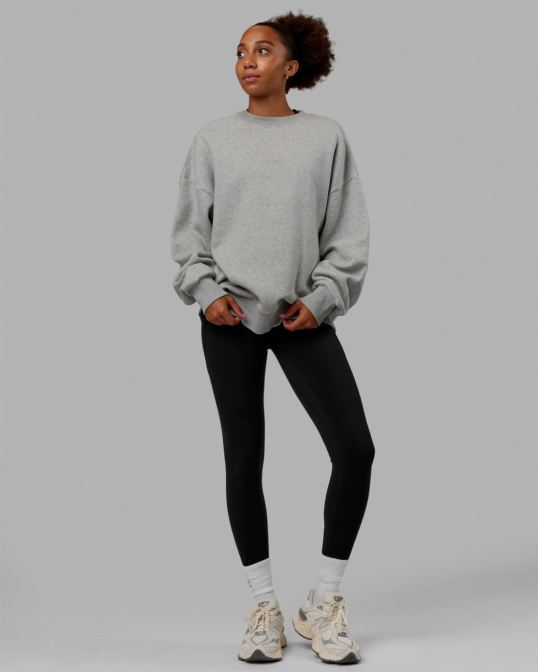 Woman wearing Unisex MVP Sweater Oversize - Light Grey Marl