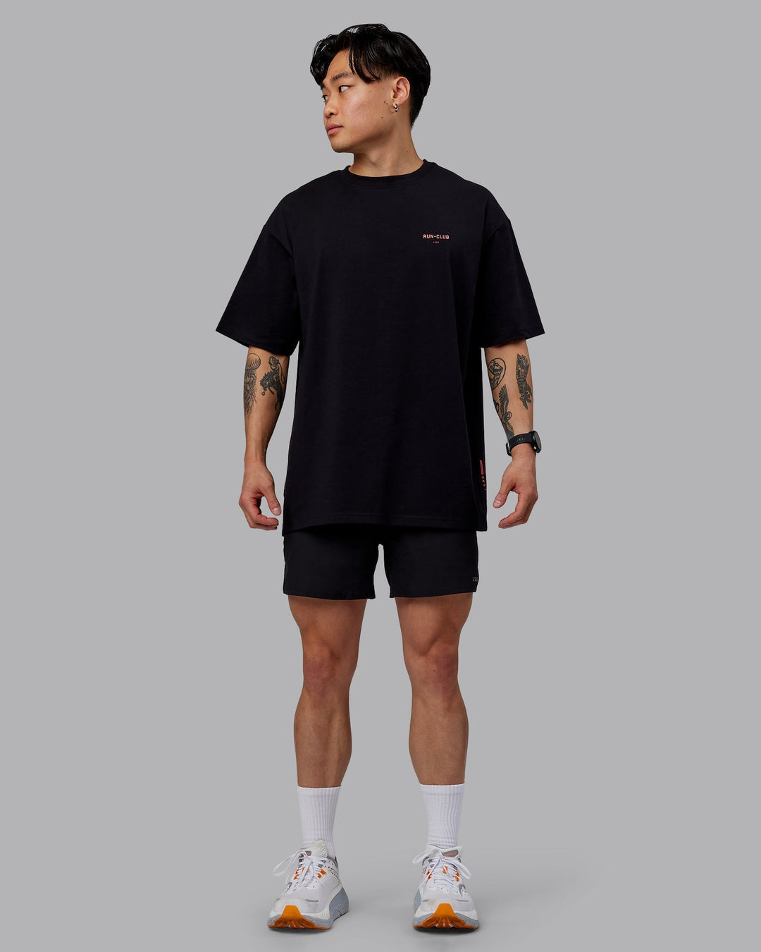 Man wearing Unisex RUN CLUB FLXCotton Tee Oversize - Black-Cayenne