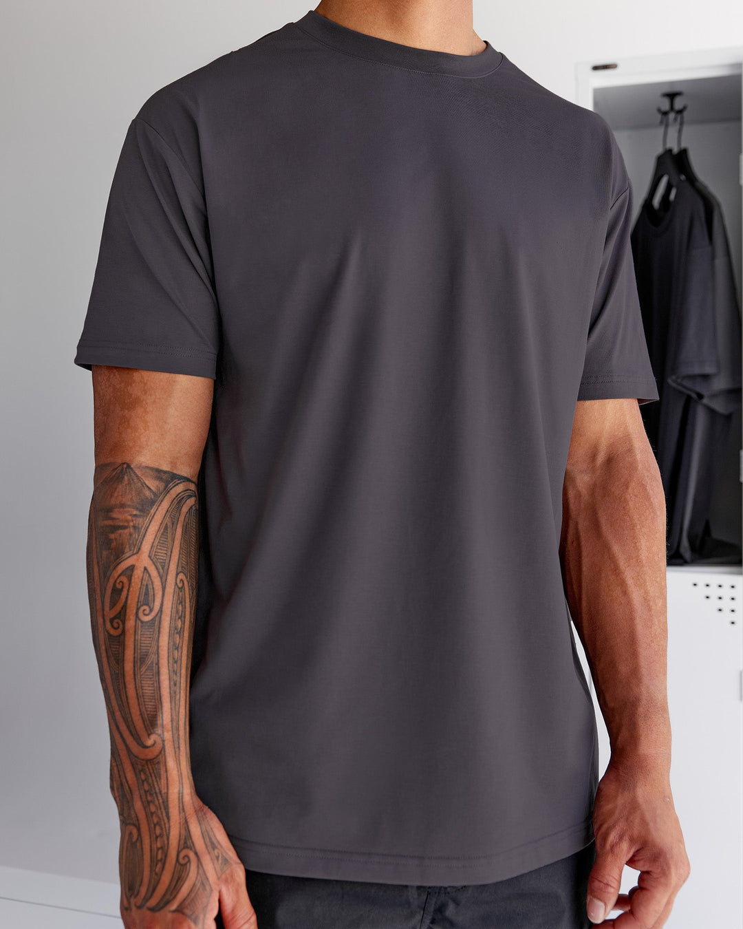 Man wearing Forever EffortlessTech Tee - Dark Storm | Model:Daarian | Size:M