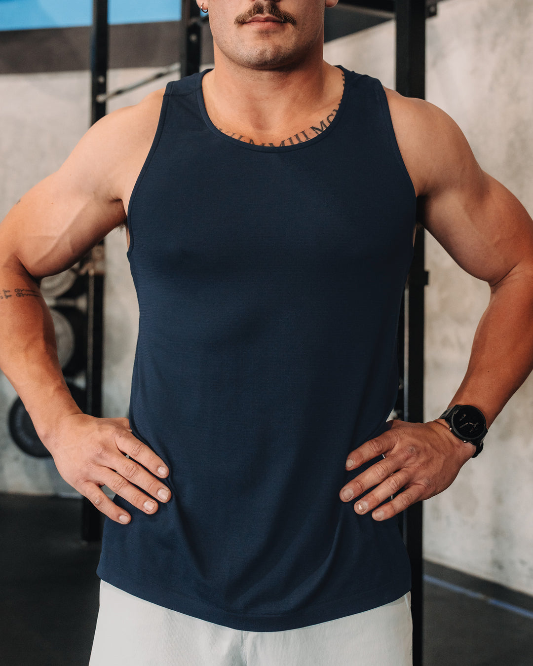 Man wearing AeroFLX+ Seamless Tank - Navy/Navy | Model:| Size:M