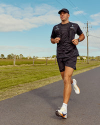 Woman wearing Pace Running Vest - Black-Reflective | Model:Jesse | Size:M/L