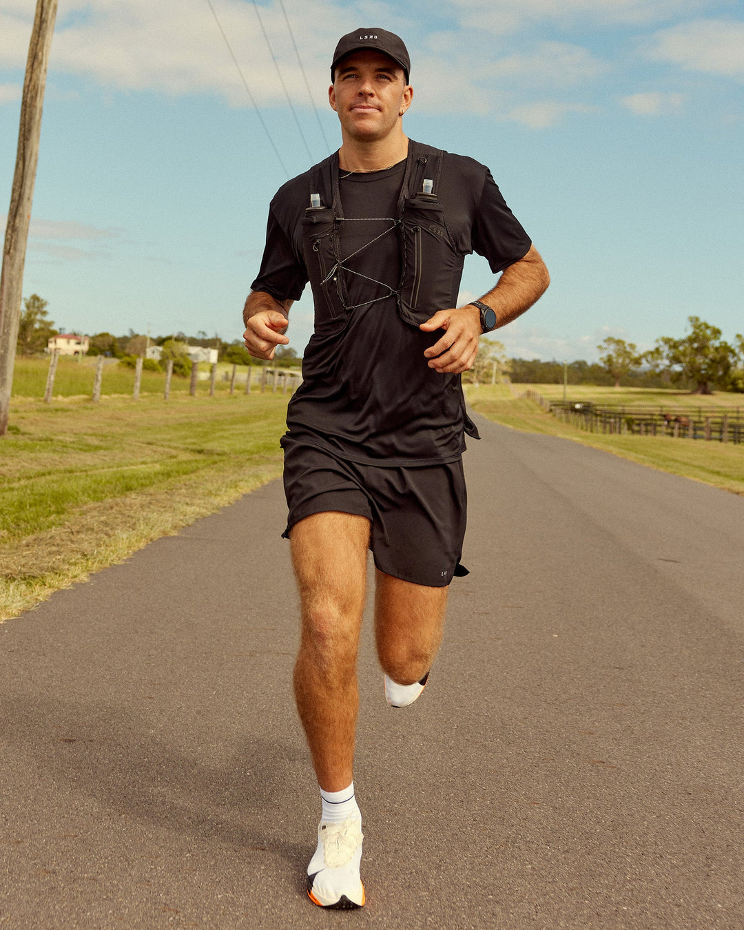 Woman wearing Pace Running Vest - Black-Reflective | Model:Jesse | Size:M/L