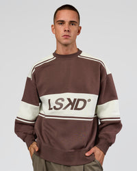 Man wearing A-Team Sweater Oversize in Cocoa Powder-Off White | Model:Albert | Size:M