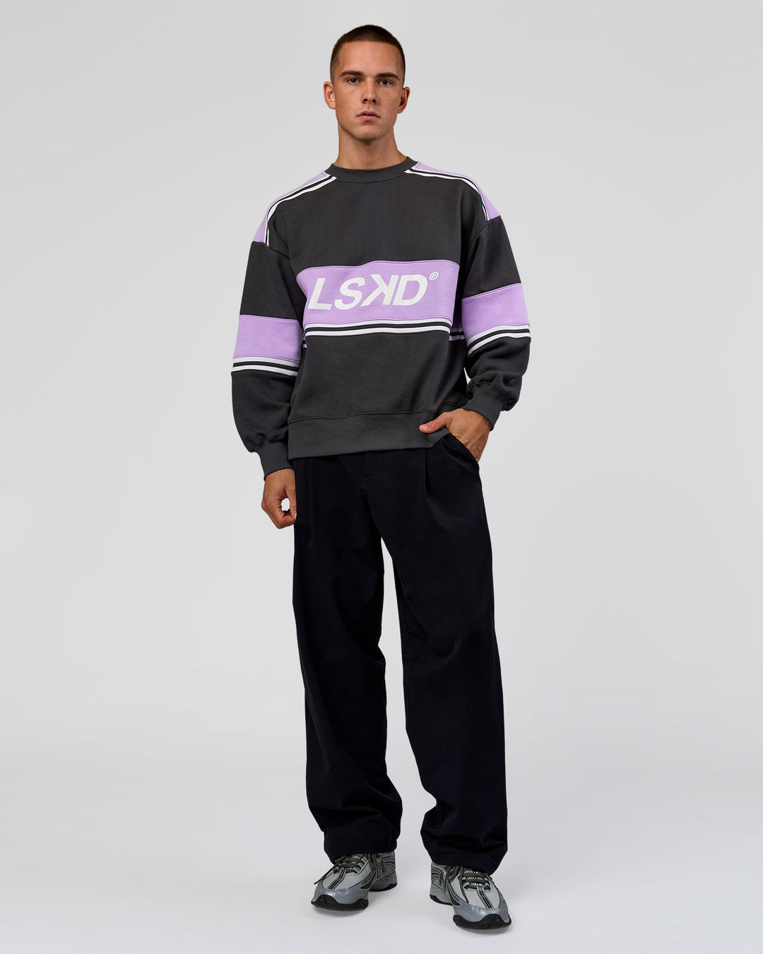 Man wearing A-Team Sweater Oversize in Dark Storm-Pale Lilac | Model:Albert | Size:M