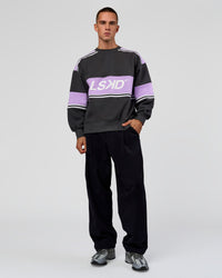 Man wearing A-Team Sweater Oversize in Dark Storm-Pale Lilac | Model:Albert | Size:M