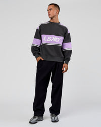 Man wearing A-Team Sweater Oversize in Dark Storm-Pale Lilac | Model:Albert | Size:M
