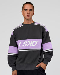 Man wearing A-Team Sweater Oversize in Dark Storm-Pale Lilac | Model:Albert | Size:M