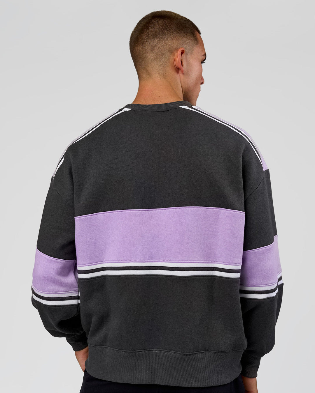 Man wearing A-Team Sweater Oversize in Dark Storm-Pale Lilac | Model:Albert | Size:M
