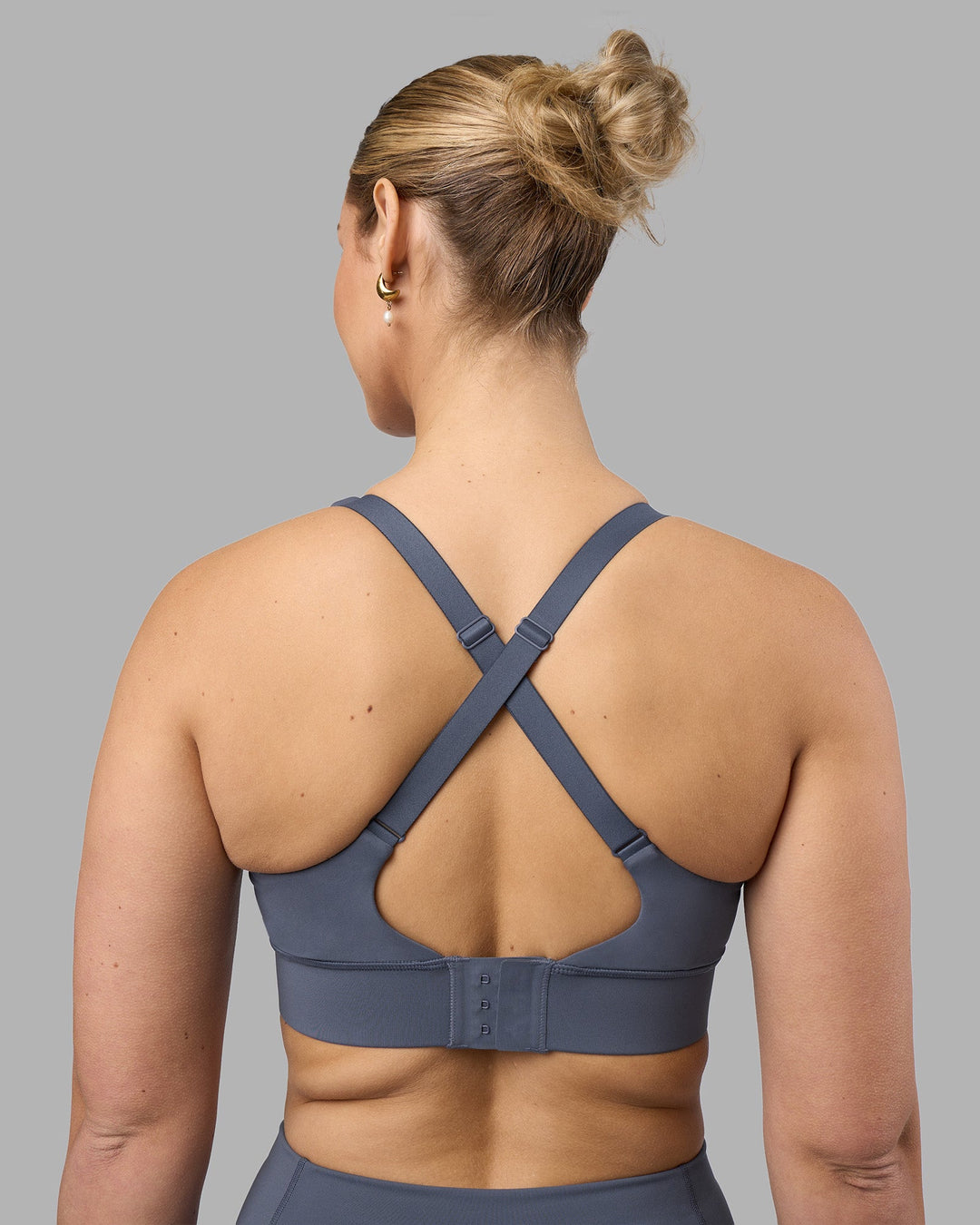 Woman wearing Accelerate Sports Bra - Night Shadow | Model:Amy | Size:M