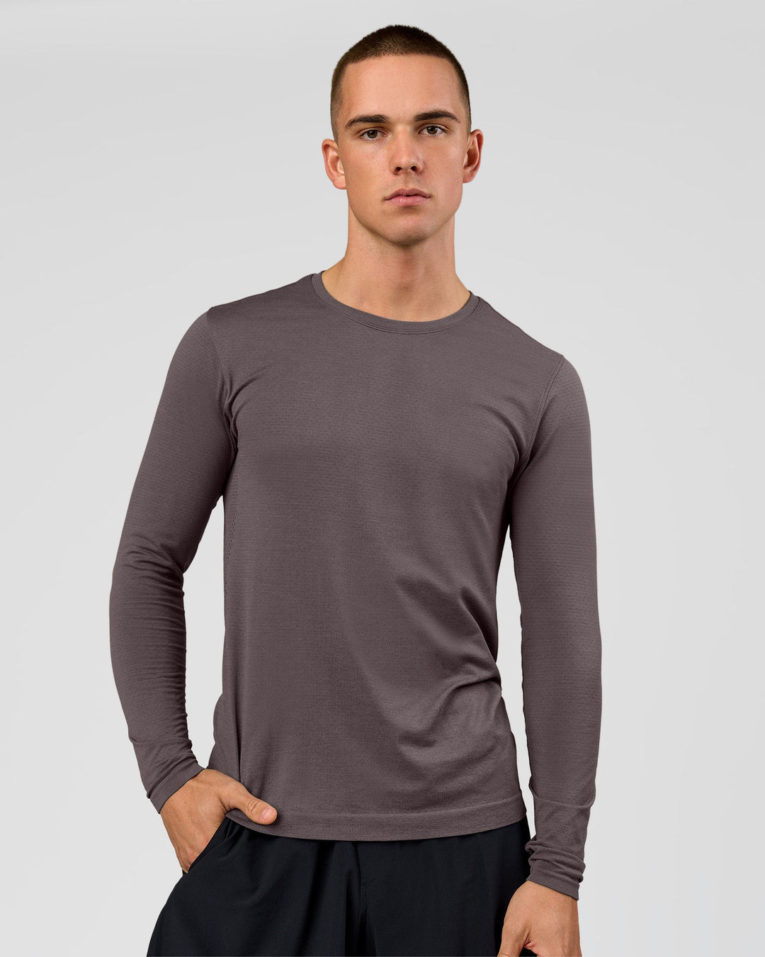 Man wearing AeroFLX+ Seamless Long Sleeve Tee (Set in Sleeve) in Duskstone/Duskstone | Model:Albert | Size:M